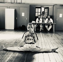 Kathryn Jones - Splits
